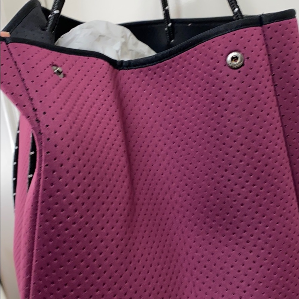 Tote - Picture 3 of 3